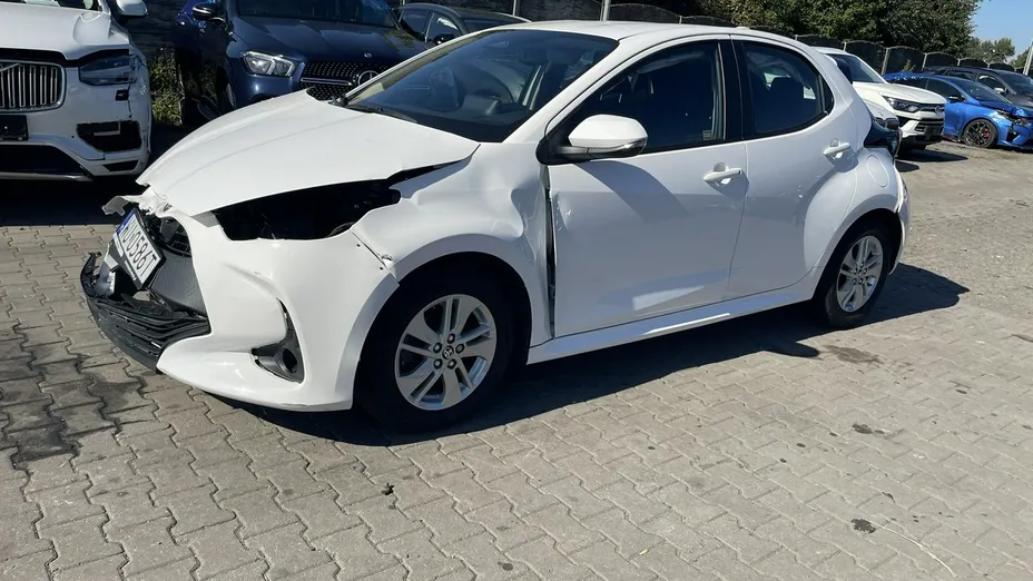 TOYOTA Yaris -