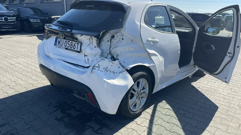 TOYOTA Yaris -