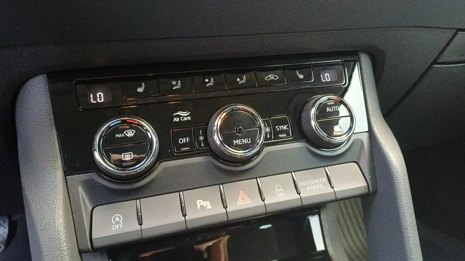 SKODA Karoq -