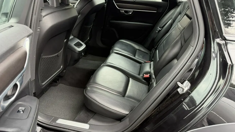VOLVO V90 -