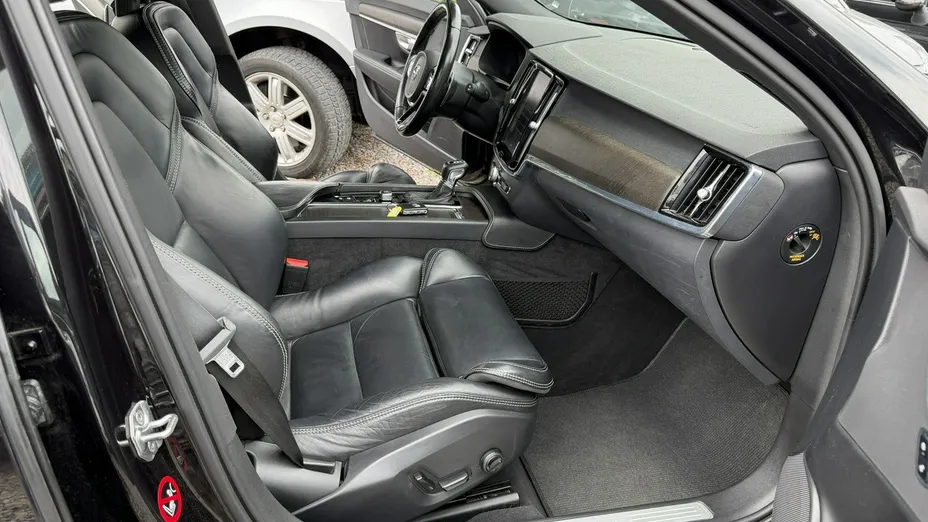 VOLVO V90 -