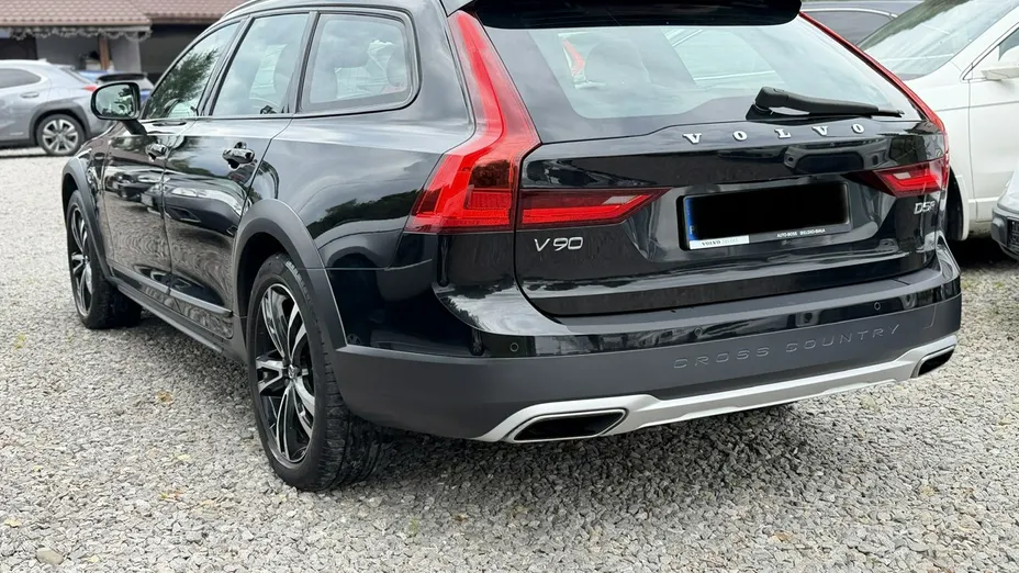 VOLVO V90 -