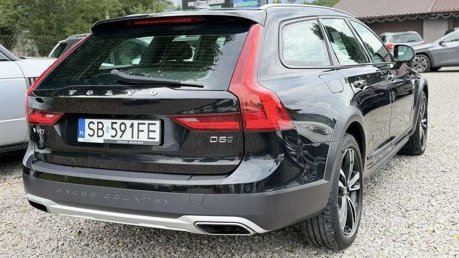 VOLVO V90 -