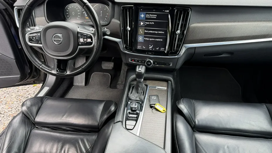 VOLVO V90 -