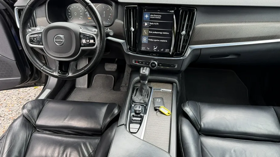 VOLVO V90 -