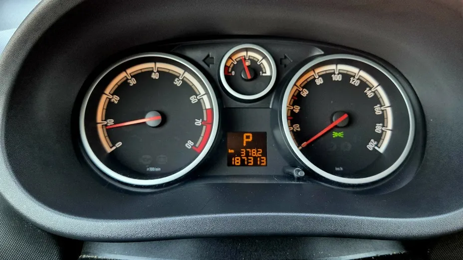 OPEL Corsa -