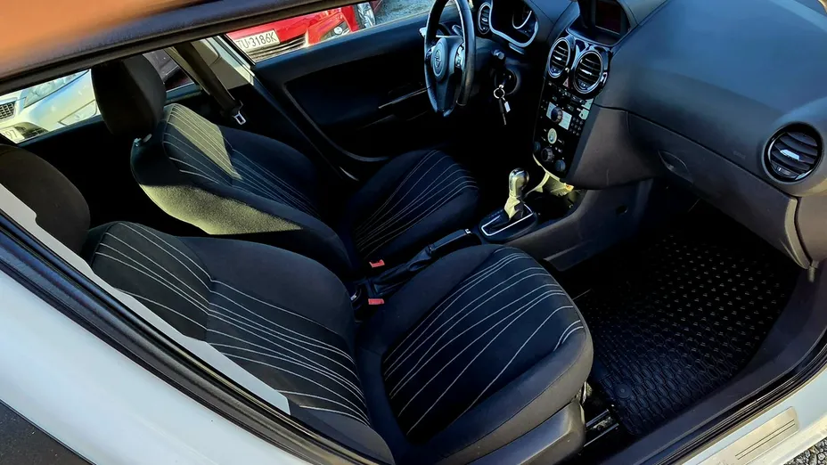 OPEL Corsa -