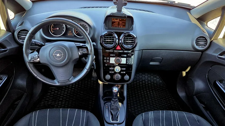 OPEL Corsa -