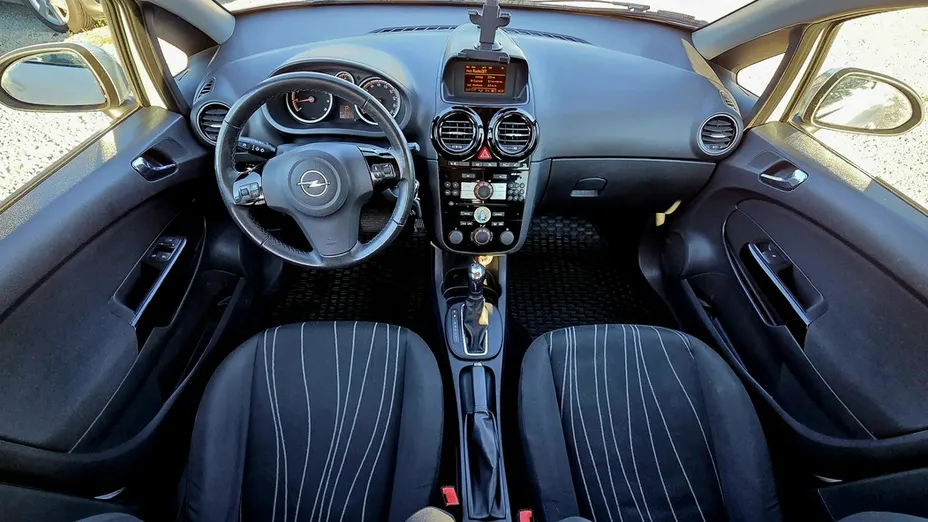 OPEL Corsa -