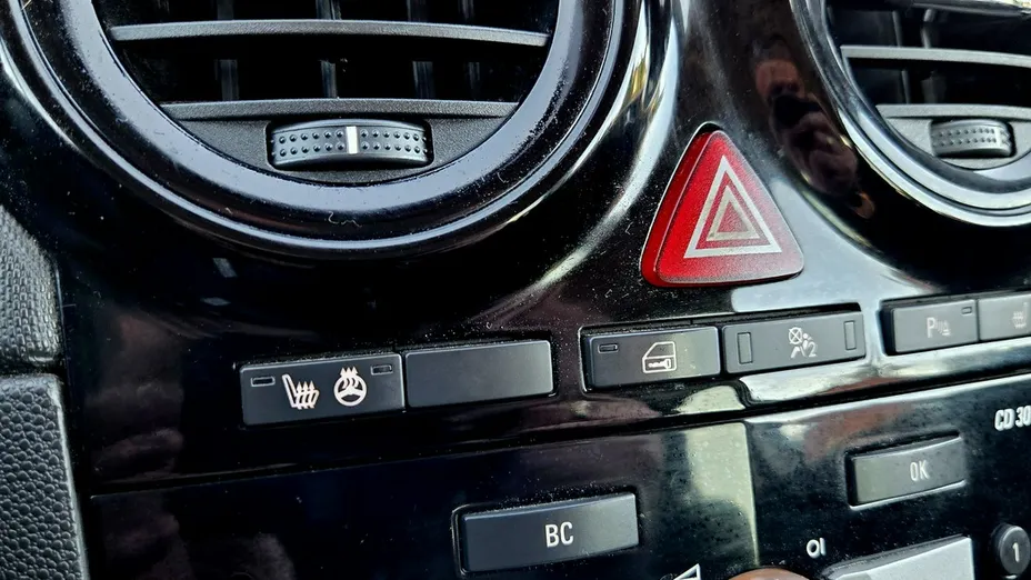 OPEL Corsa -