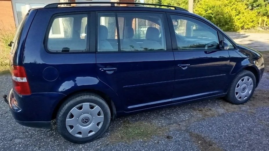 VOLKSWAGEN Touran -