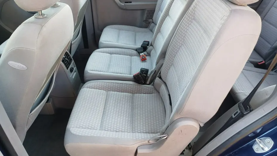 VOLKSWAGEN Touran -