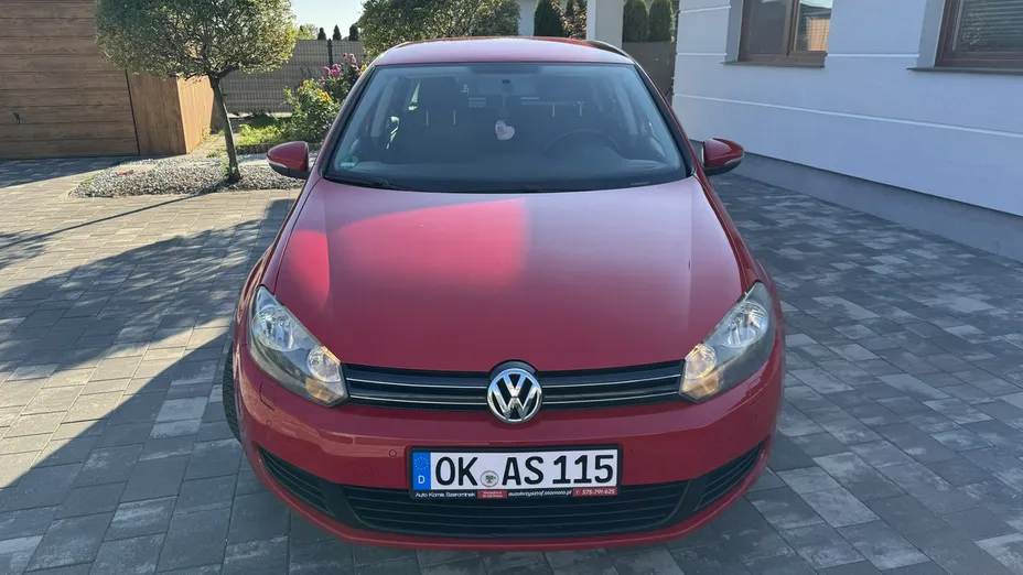 VOLKSWAGEN Golf -
