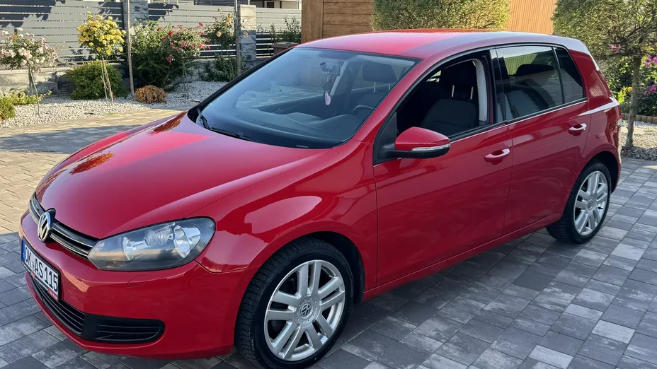 VOLKSWAGEN Golf -