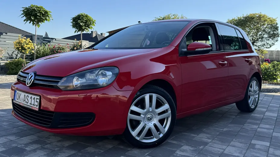 VOLKSWAGEN Golf -