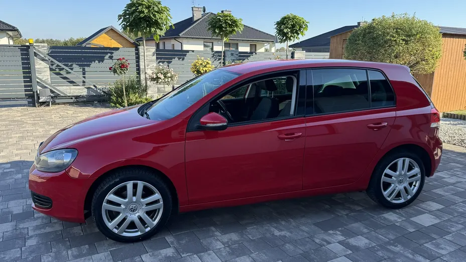 VOLKSWAGEN Golf -