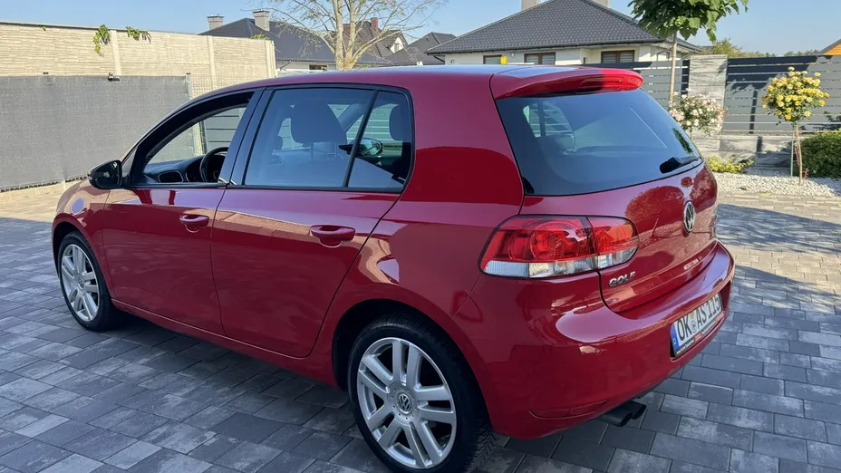 VOLKSWAGEN Golf -