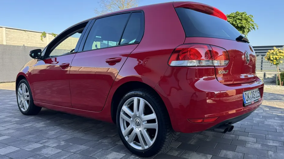 VOLKSWAGEN Golf -