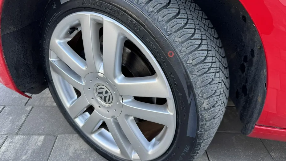 VOLKSWAGEN Golf -