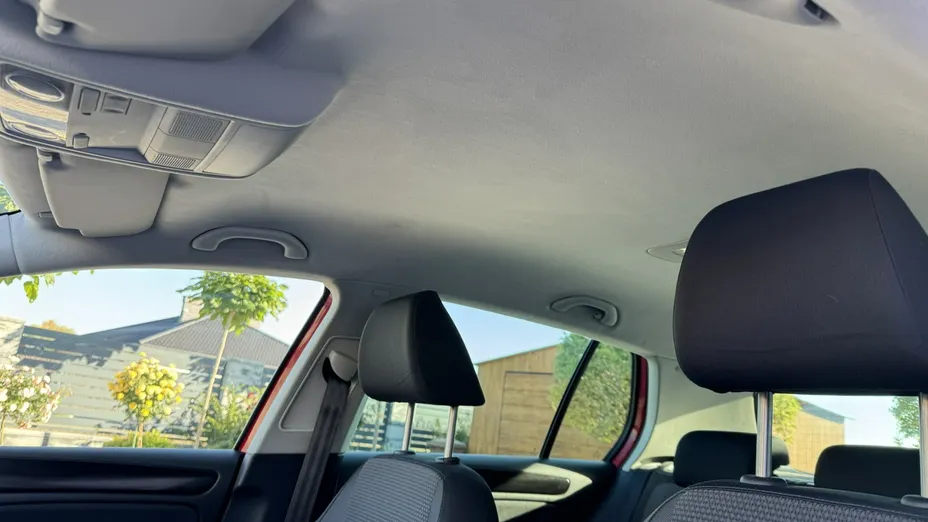 VOLKSWAGEN Golf -