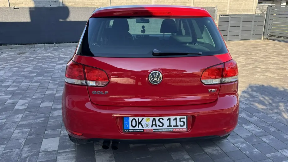 VOLKSWAGEN Golf -