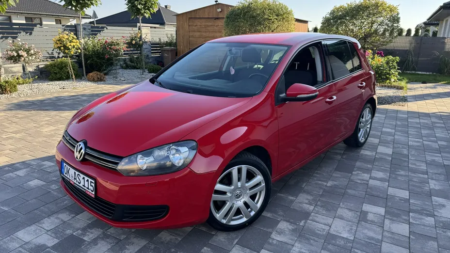 VOLKSWAGEN Golf -