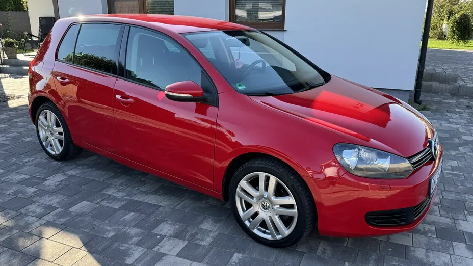 VOLKSWAGEN Golf -