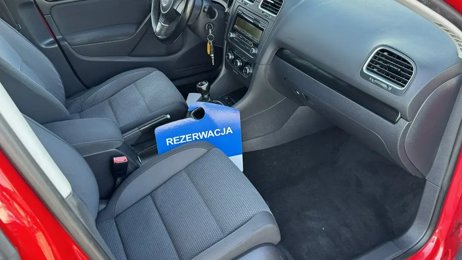 VOLKSWAGEN Golf -