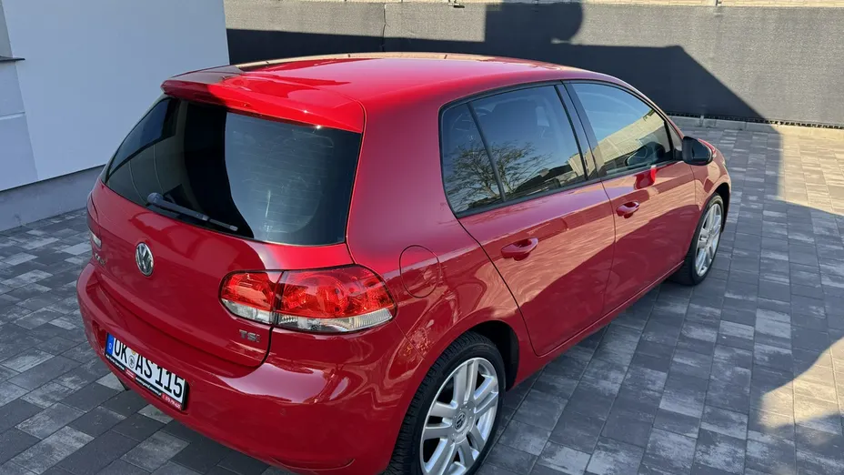 VOLKSWAGEN Golf -