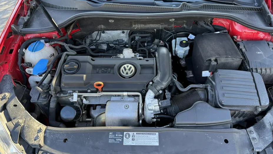 VOLKSWAGEN Golf -
