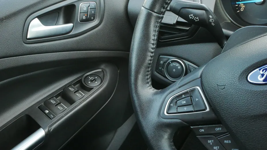 FORD Escape -