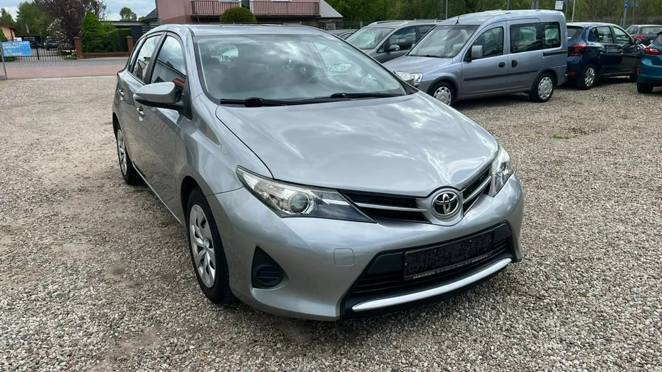 TOYOTA Auris -