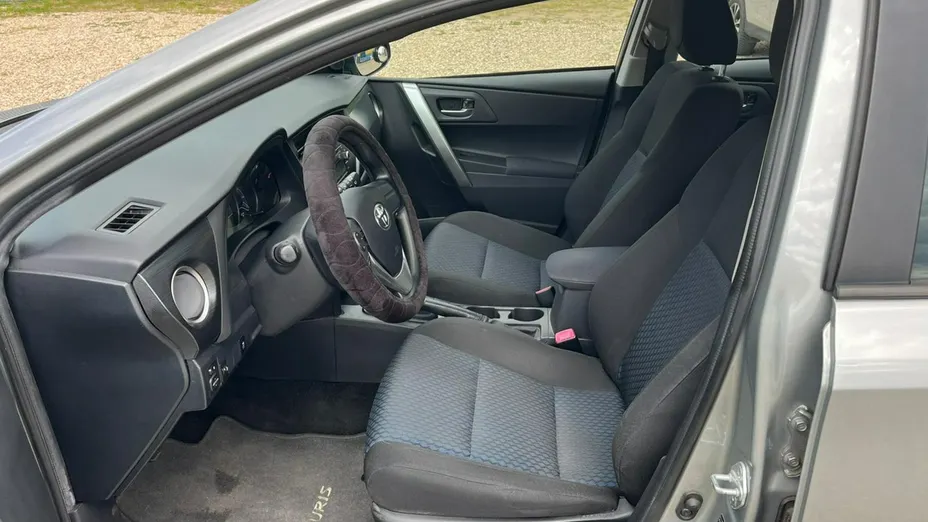 TOYOTA Auris -