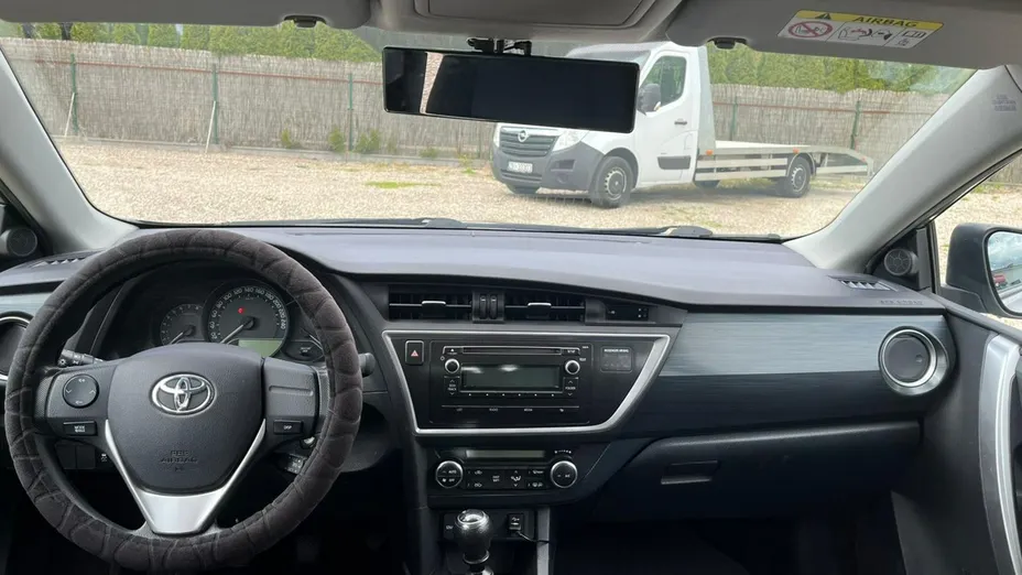 TOYOTA Auris -