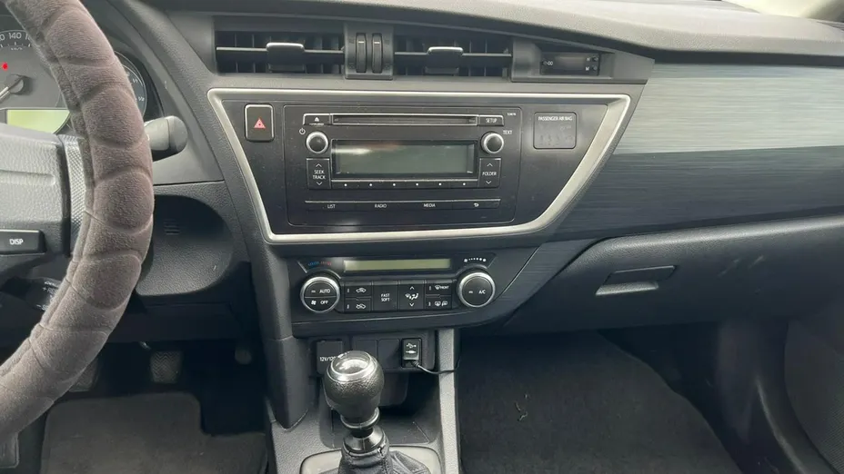 TOYOTA Auris -