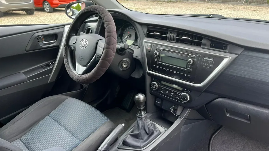 TOYOTA Auris -