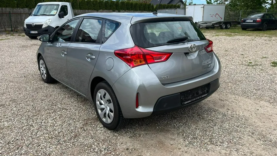 TOYOTA Auris -
