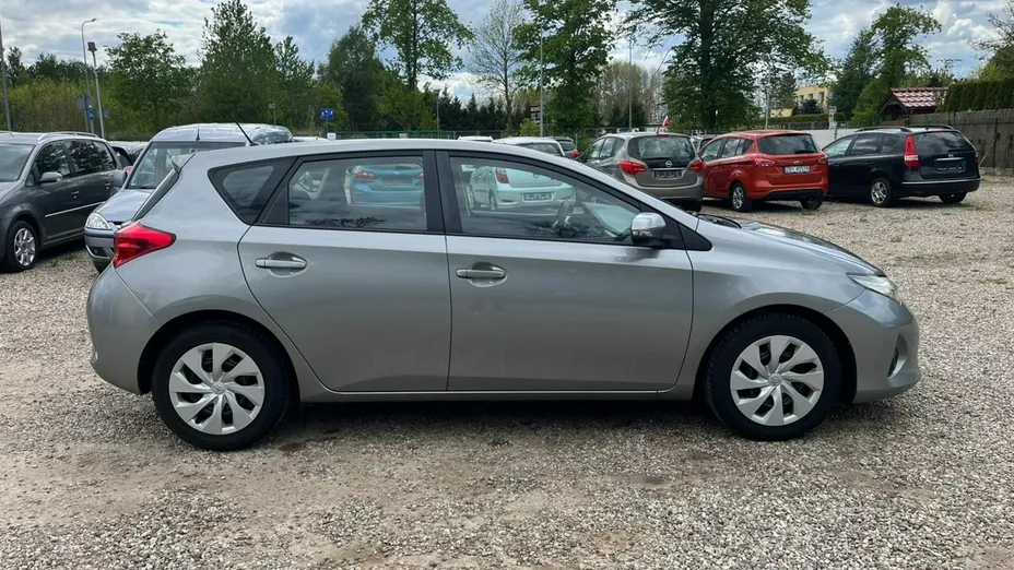 TOYOTA Auris -