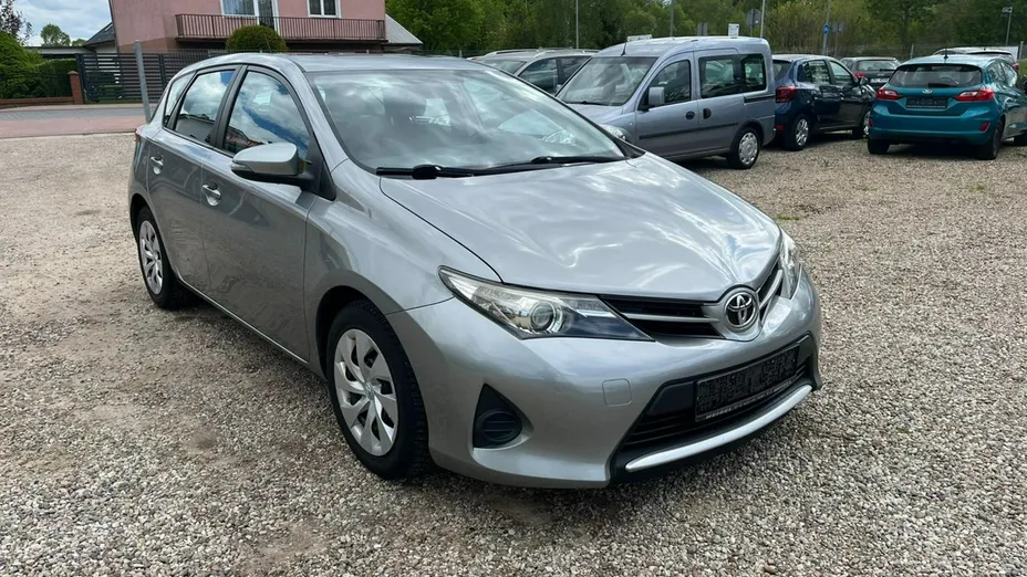 TOYOTA Auris -