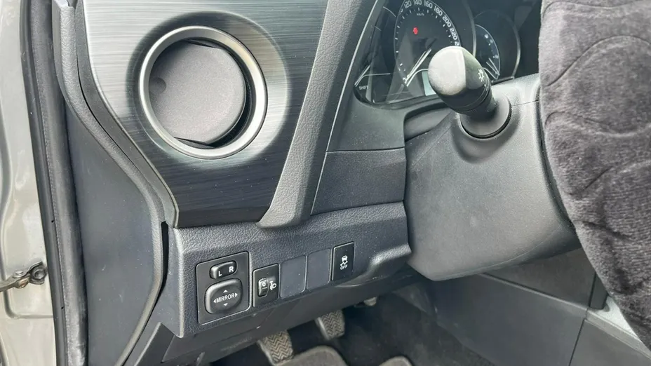 TOYOTA Auris -