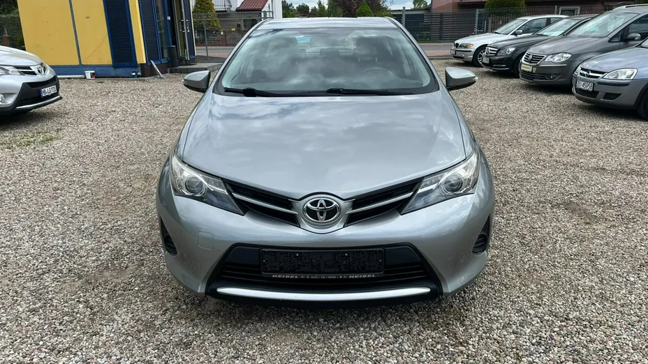TOYOTA Auris -