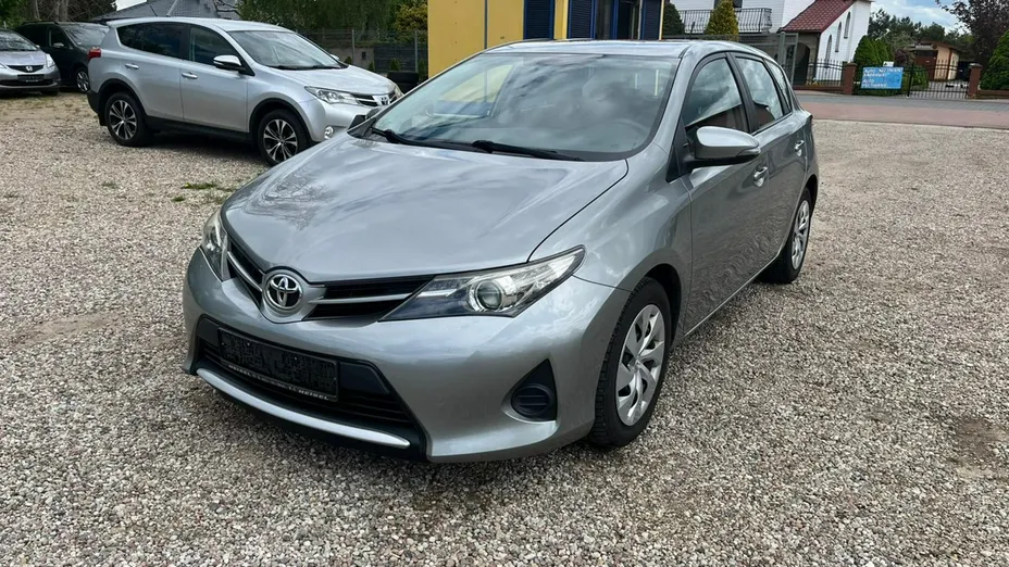 TOYOTA Auris -