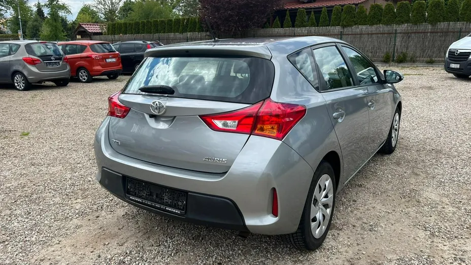 TOYOTA Auris -