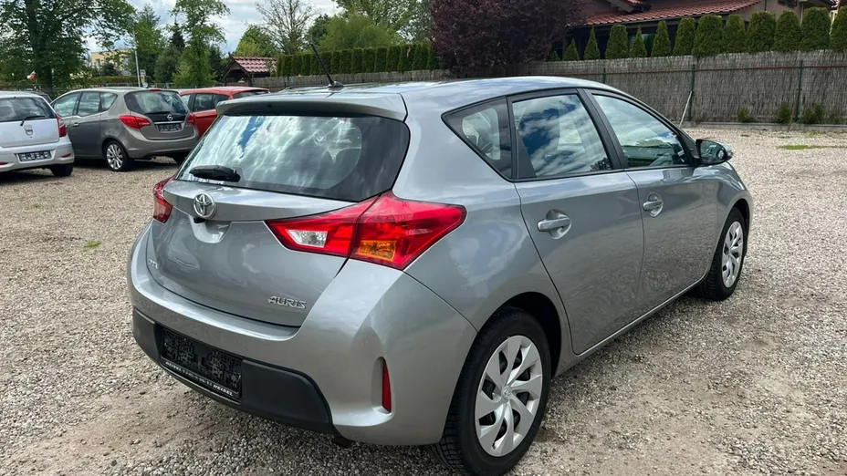 TOYOTA Auris -