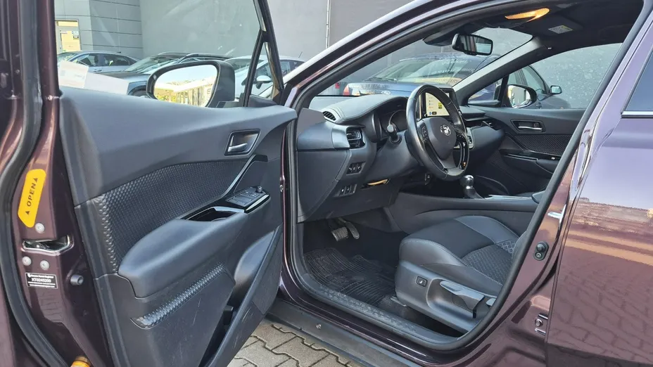 TOYOTA C-HR -