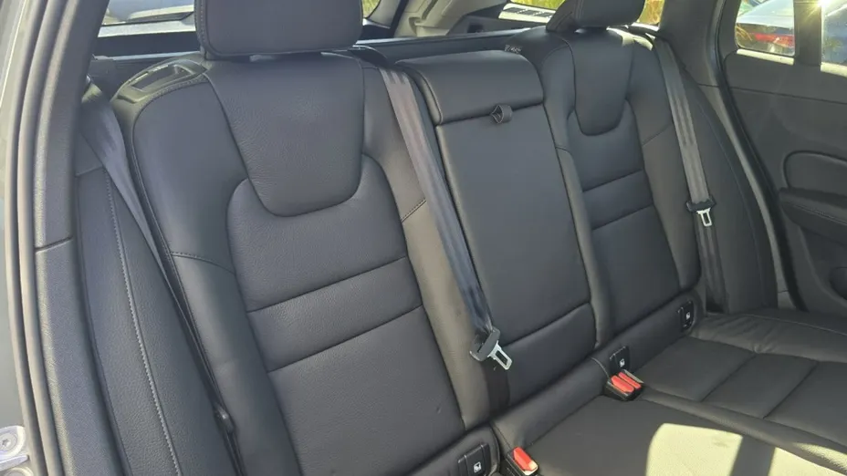 VOLVO V60 -