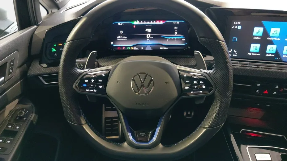 VOLKSWAGEN Golf -