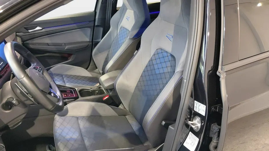 VOLKSWAGEN Golf -