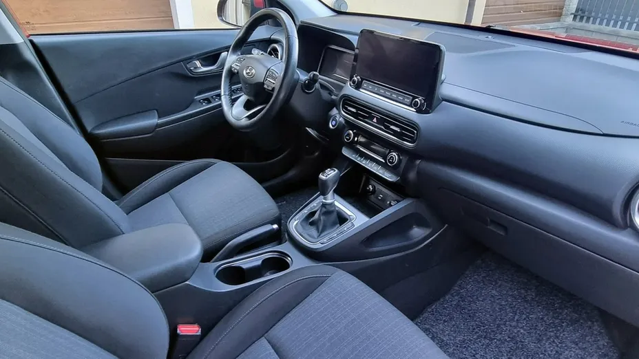 HYUNDAI Kona -