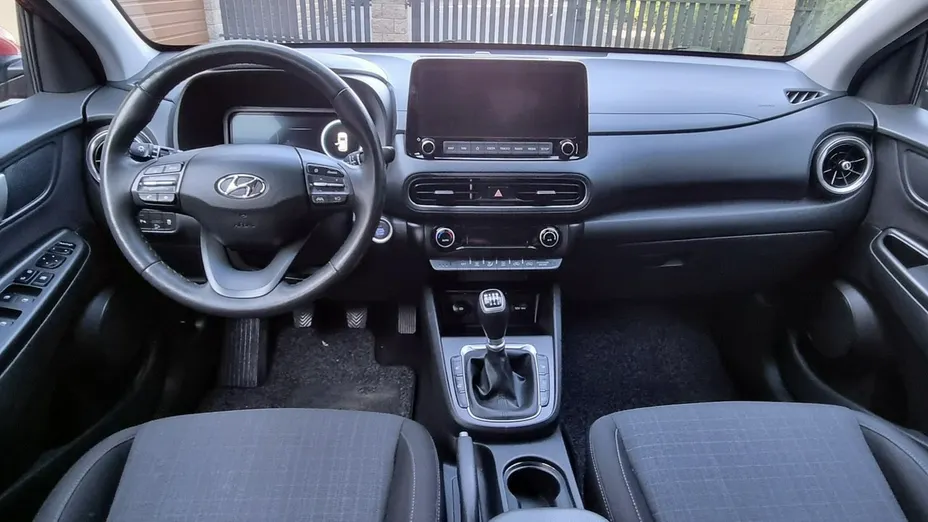 HYUNDAI Kona -